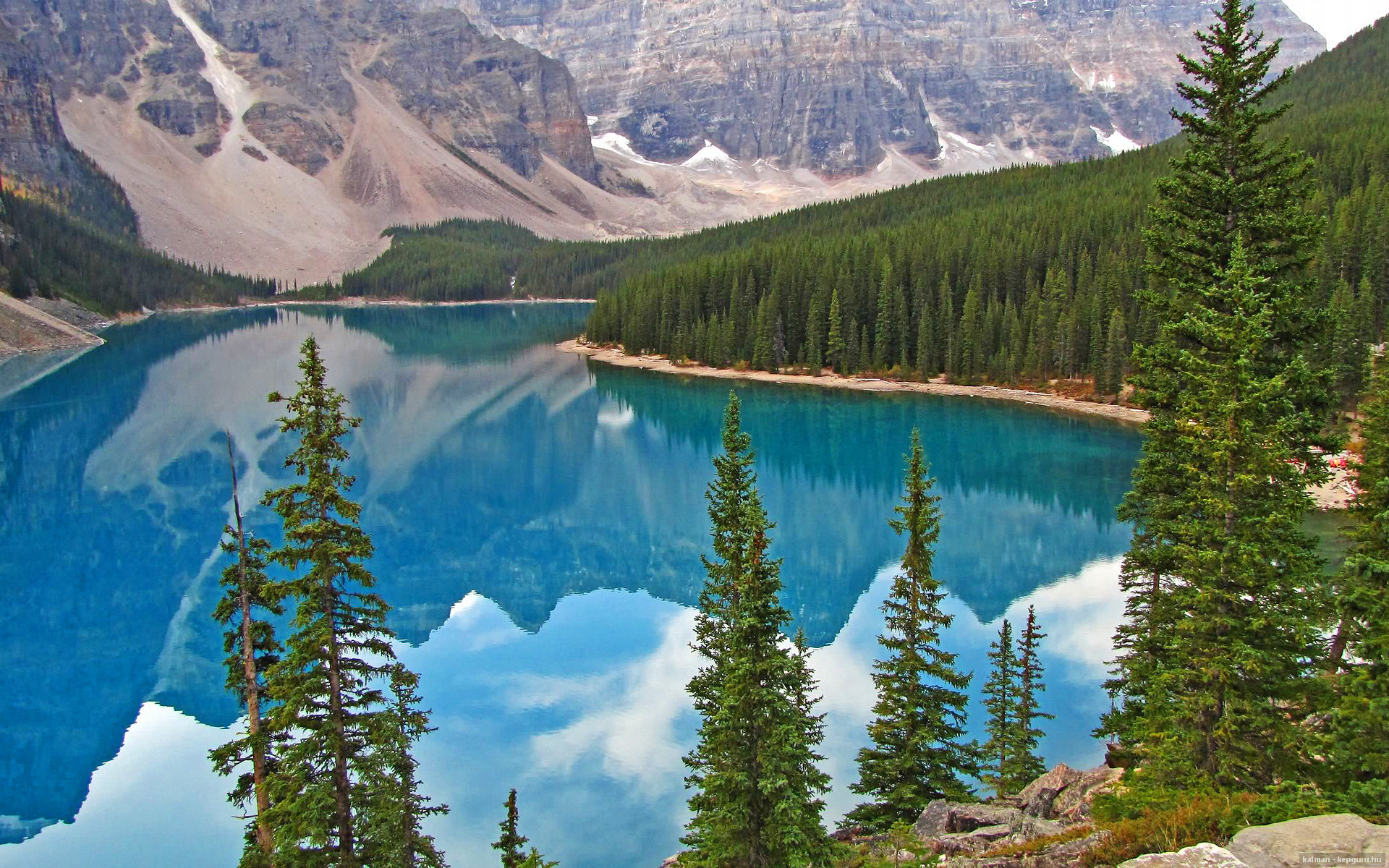 中国足球职业联赛推动绿色环保办赛理念,足球环保创意作品